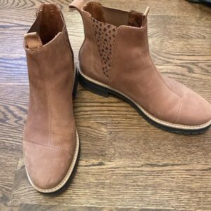 TOMS boots